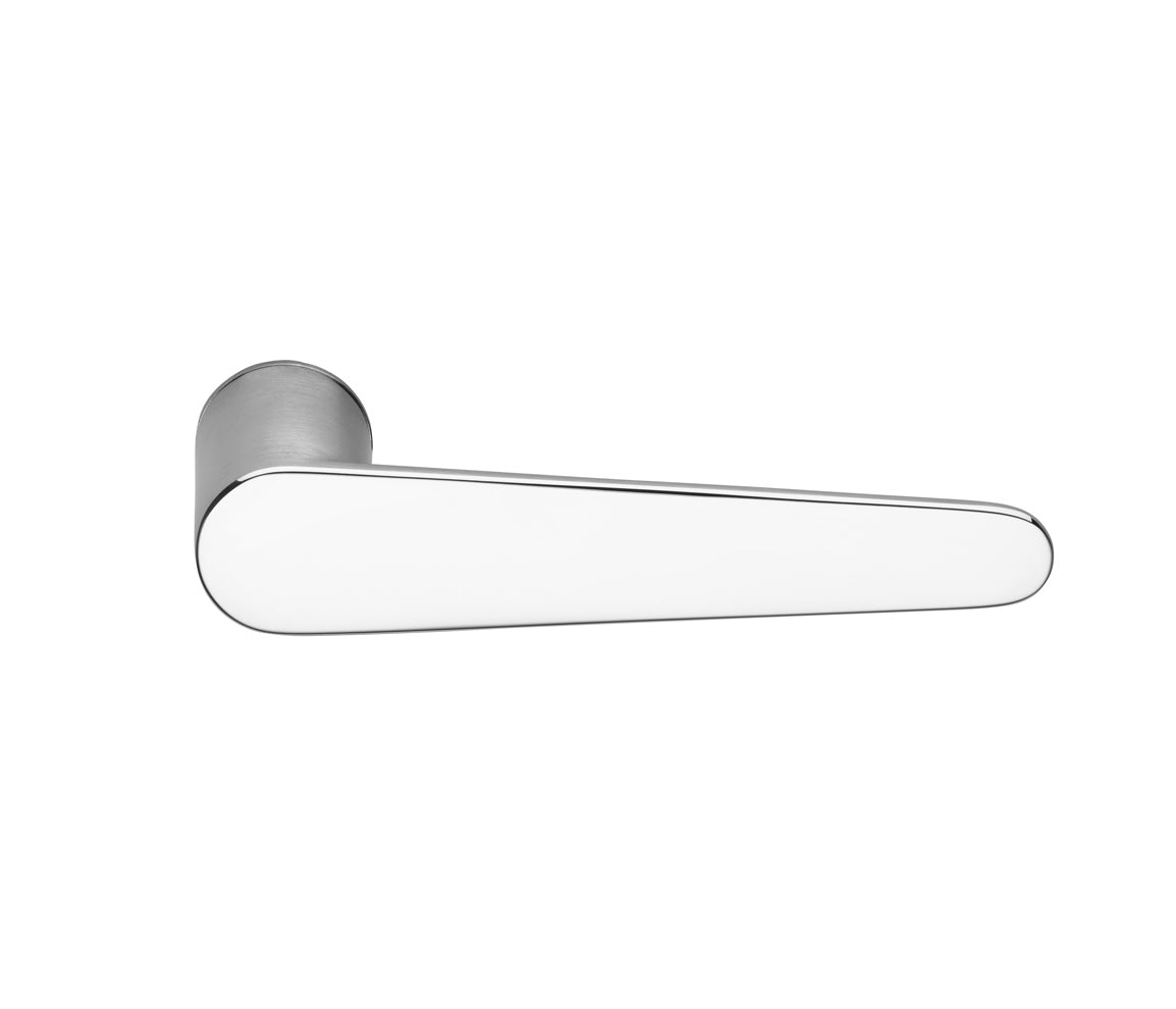 Leva mirror